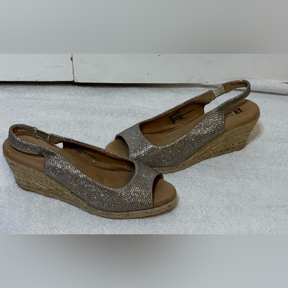White Mountain Espadrille Wedge Peep Toe Slingback Metallic Glitter Size 6M - Picture 2 of 8